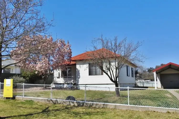 54 Currawong Street, Young NSW 2594