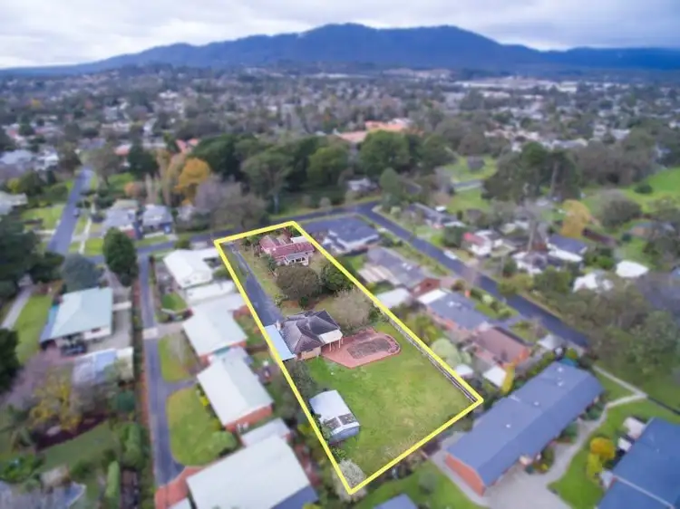 30 Mountain View Road, Kilsyth VIC 3137
