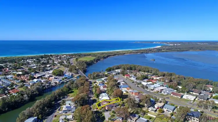 Main view of Homely house listing, 18 Scenic Drive, Budgewoi NSW 2262