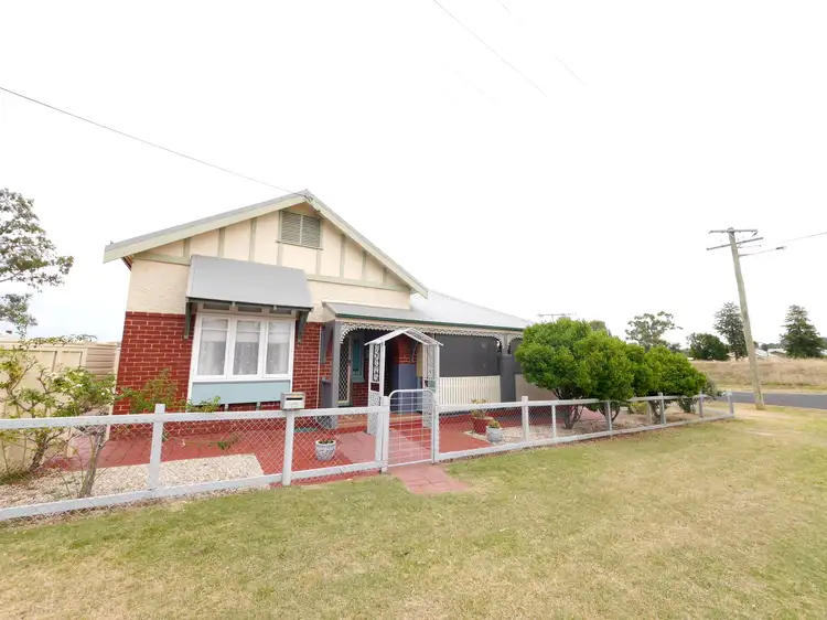 52 Brisbane Avenue, Cowra NSW 2794