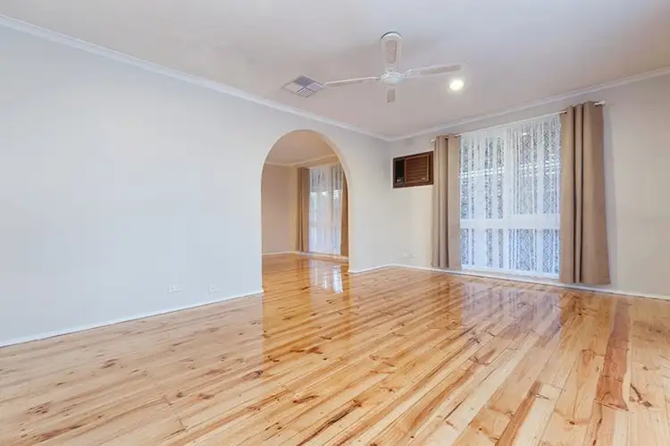 Fourth view of Homely house listing, 16 Grinstead Court, Craigieburn VIC 3064