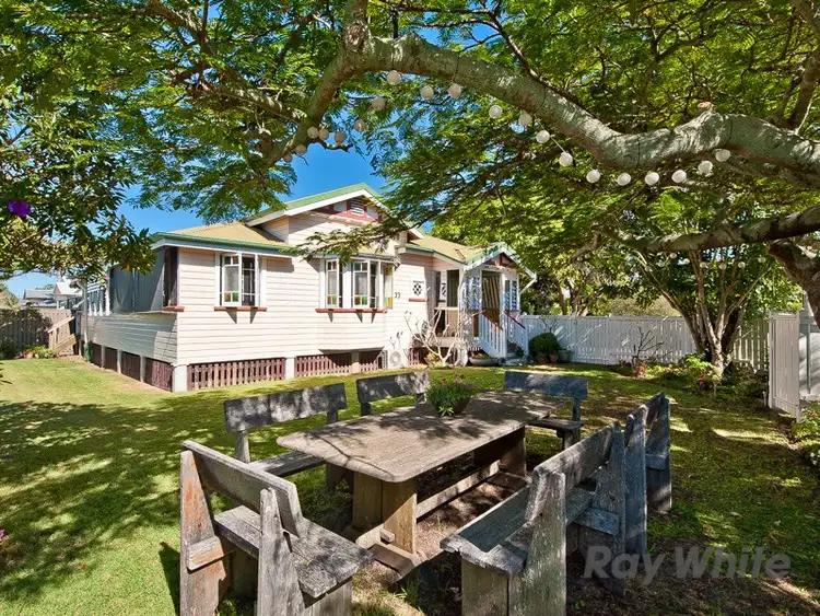 33 Paul Street, Sandgate QLD 4017