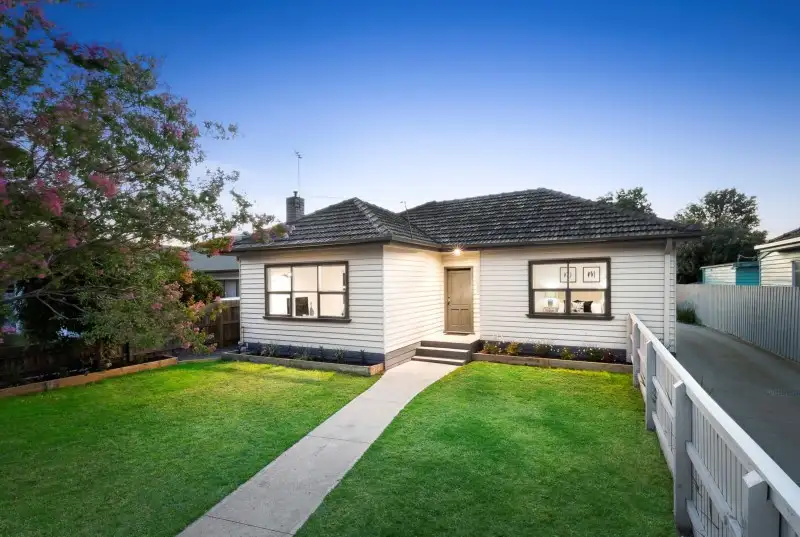 Main view of Homely unit listing, 1/5 Luntar Road, Oakleigh South VIC 3167