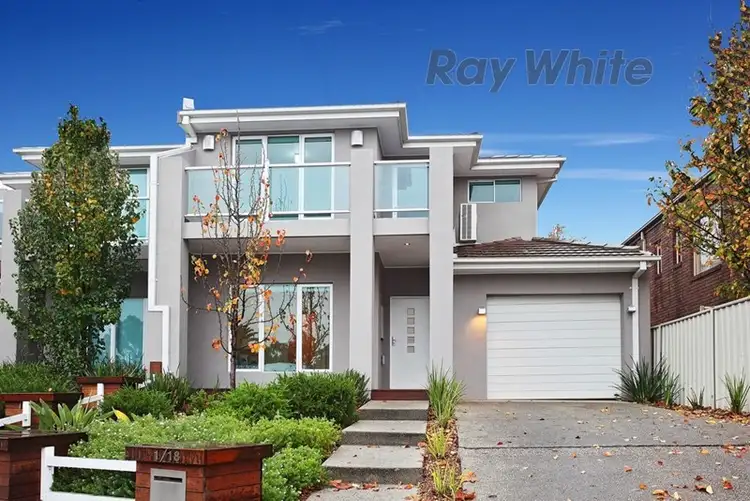 1/18 Lennon Boulevard, Point Cook VIC 3030