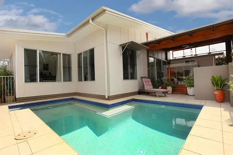 10 Oloway Crescent, Alexandra Headland QLD 4572
