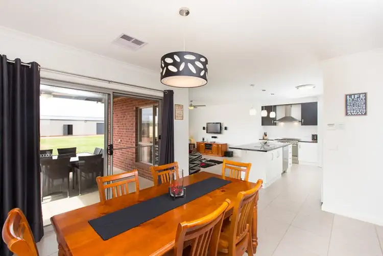 Fifth view of Homely house listing, 10 Mason Court, Red Cliffs VIC 3496