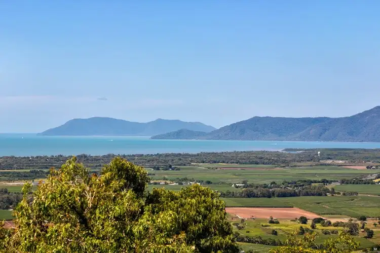 54-56 Chatham Terrace, Smithfield QLD 4878