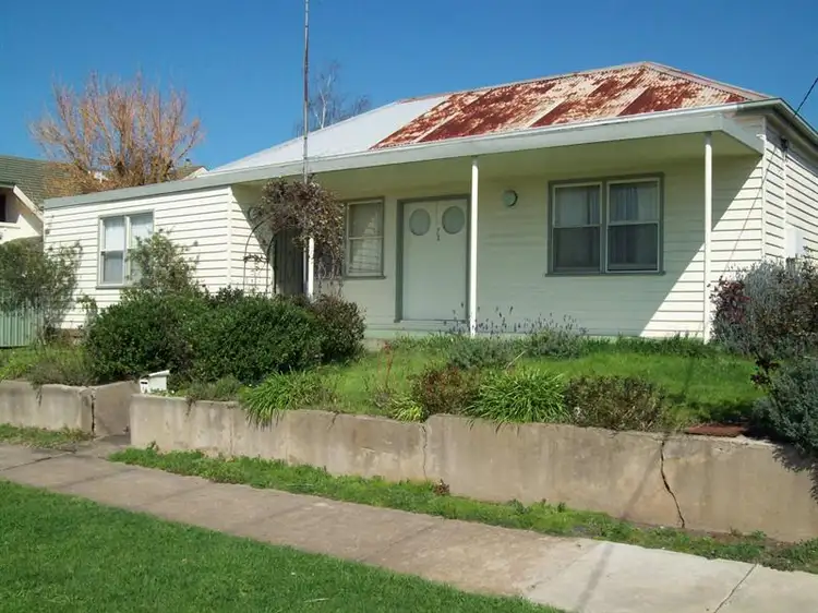 21 Brown, Hamilton VIC 3300