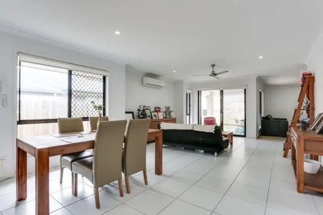 11 Pamphlett Street, Oxley QLD 4075