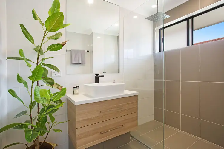 Fifth view of Homely unit listing, 6/32 Peerless Avenue, Mermaid Beach QLD 4218