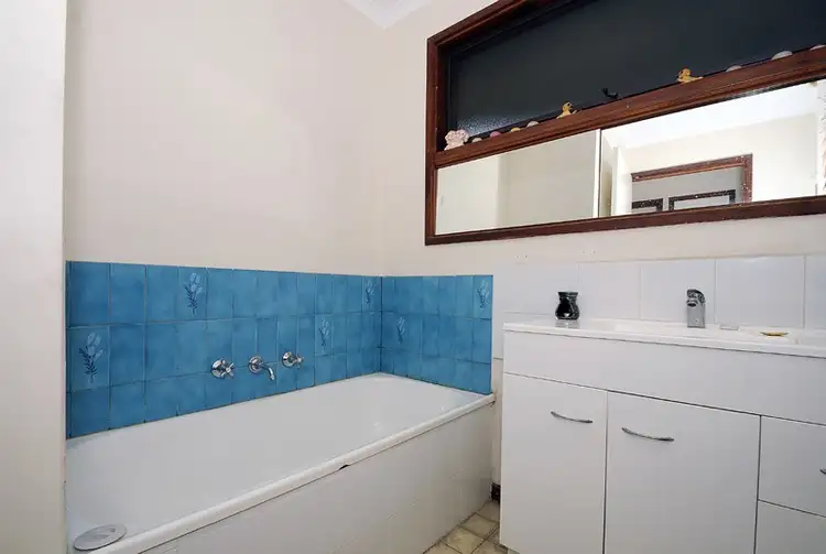 Fifth view of Homely house listing, 2 Mountain View Crescent, Seaford VIC 3198