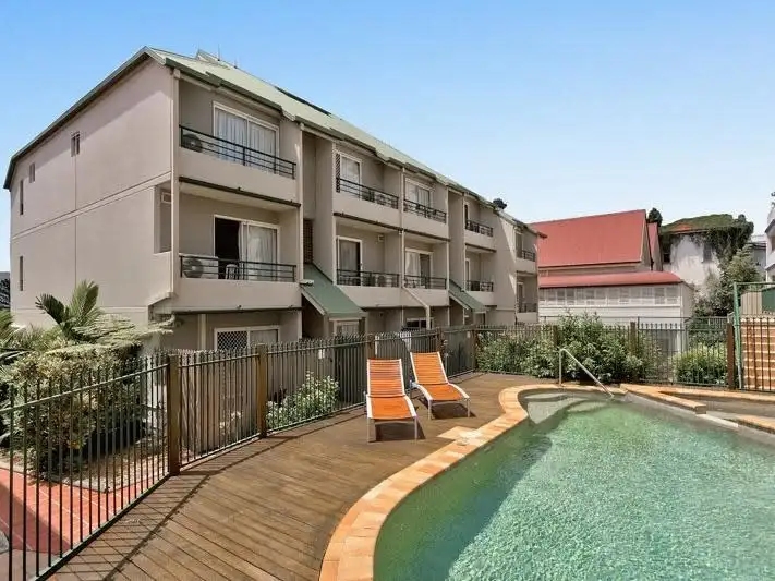 21 Edmondstone Street