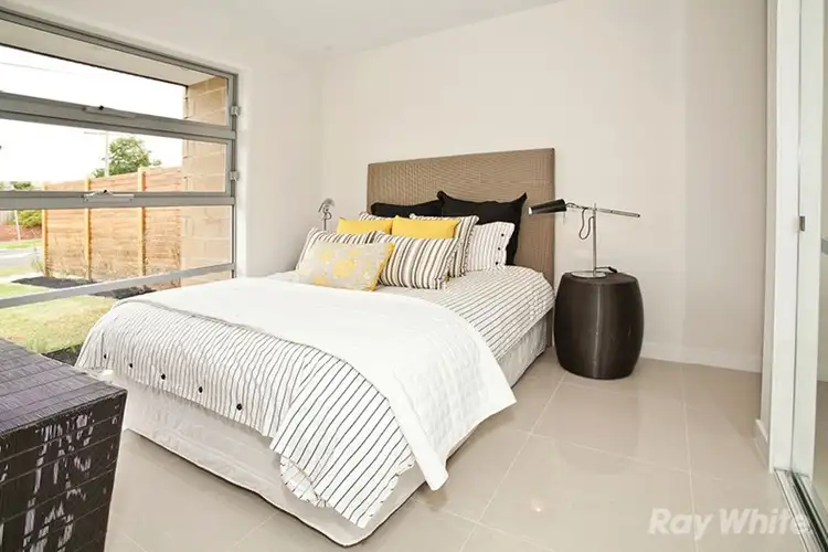 Sixth view of Homely townhouse listing, 2/1 Munro Avenue, Mount Waverley VIC 3149