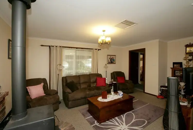Second view of Homely house listing, 6 Ontario Drive, Lake Albert NSW 2650