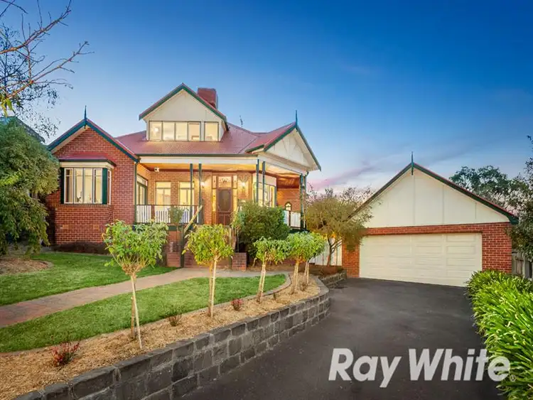 10 Ungara Close, Eltham North VIC 3095