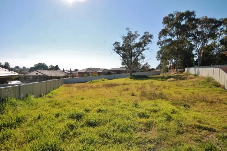 7 Henry Place, Young NSW 2594
