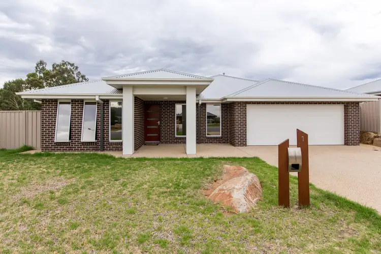 1 Whitten Avenue, Boorooma NSW 2650