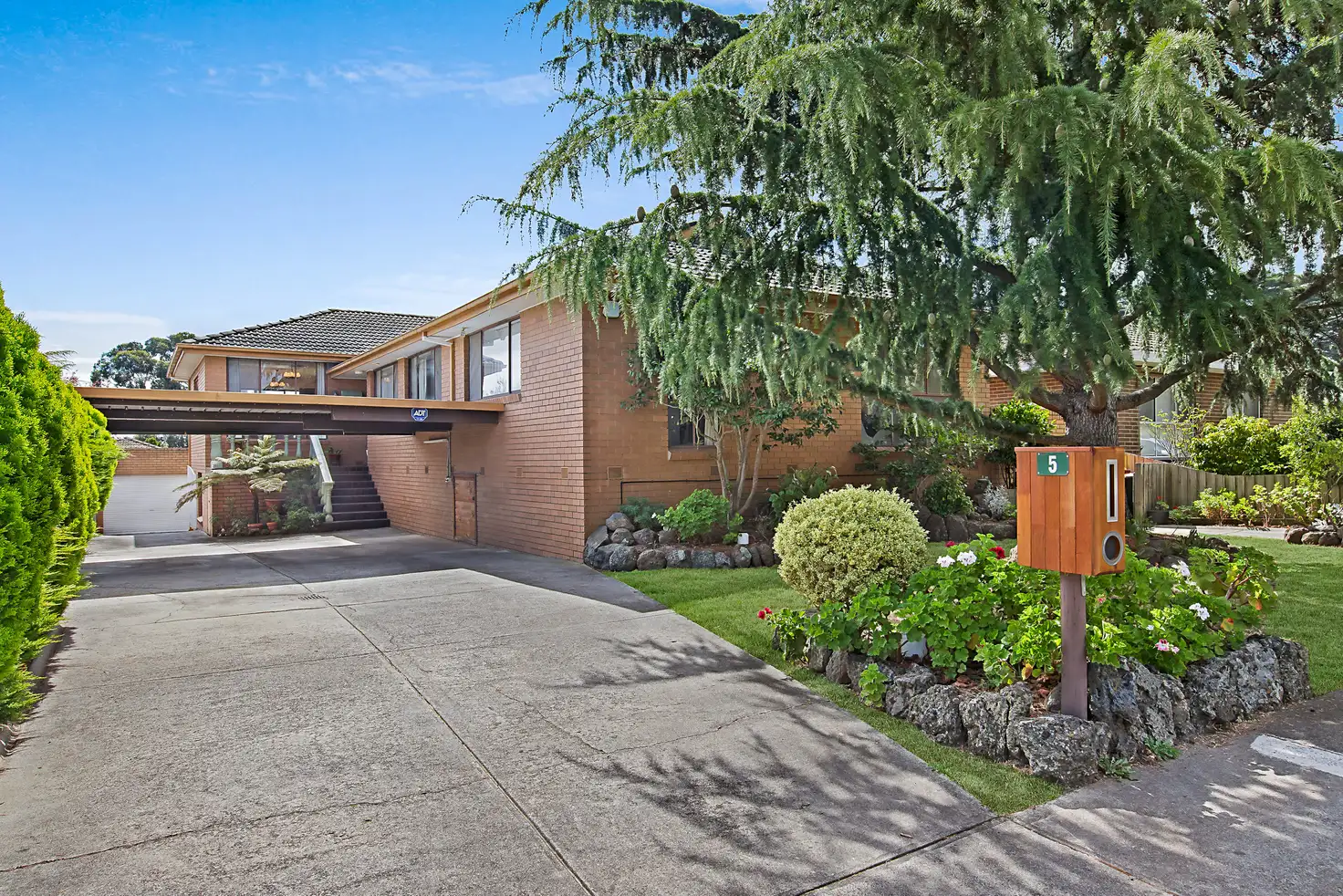 Main view of Homely house listing, 5 Norray Avenue, Mount Waverley VIC 3149