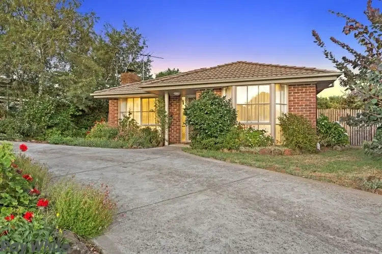 10 Harvest Close, Romsey VIC 3434