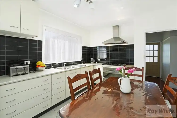 16 Stradbroke Street, Norlane VIC 3214