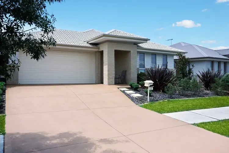 6 Mitten Street, Elderslie NSW 2570