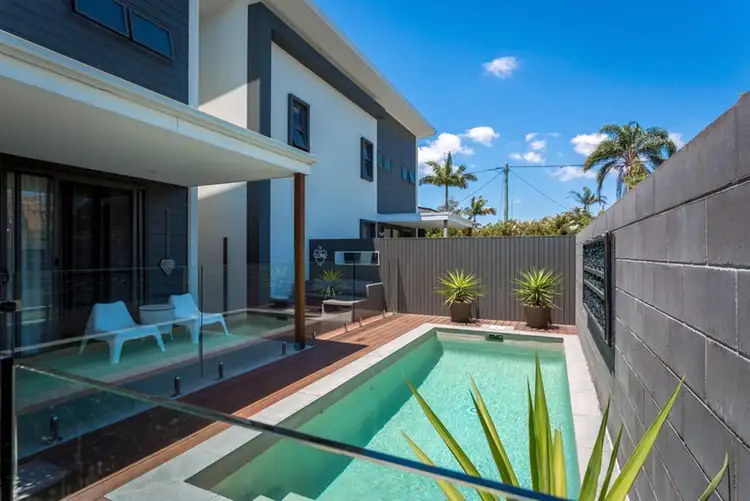 2 1 Fairway Avenue, Southport QLD 4215