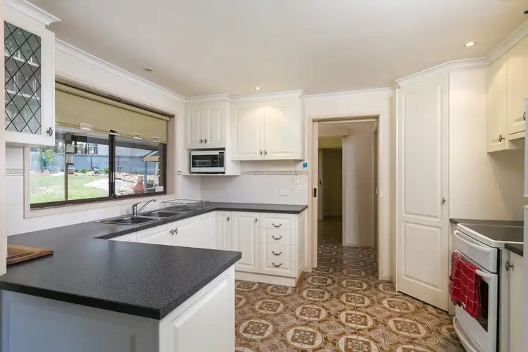 Fifth view of Homely house listing, 10 Averys Road, Eaglehawk VIC 3556