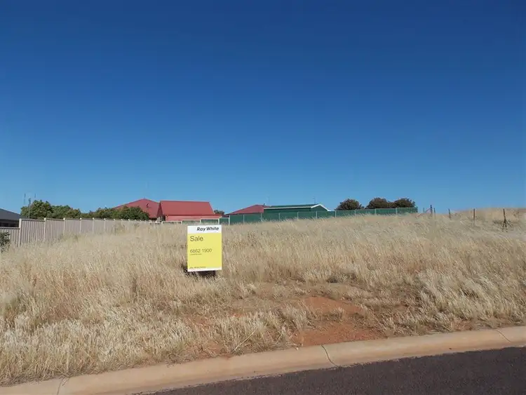 11 Cedar Crescent, Parkes NSW 2870