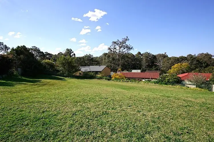 10 Nundah Crescent, Bomaderry NSW 2541
