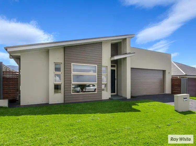 15 Flemmings Crescent, Horsley NSW 2530