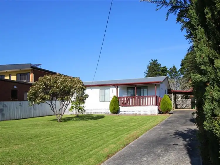 11 Lawrence Avenue, Cowes VIC 3922
