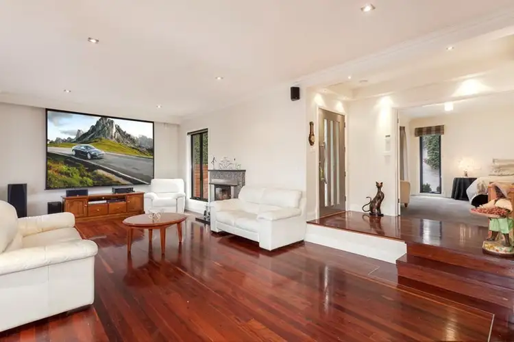 2/8 Koolkuna Avenue, Doncaster VIC 3108