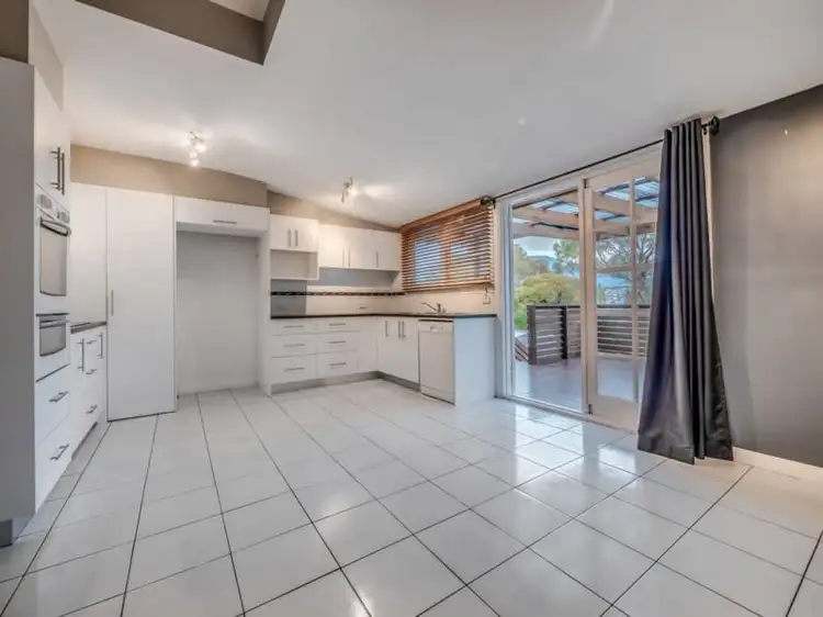 140 Bowen Road