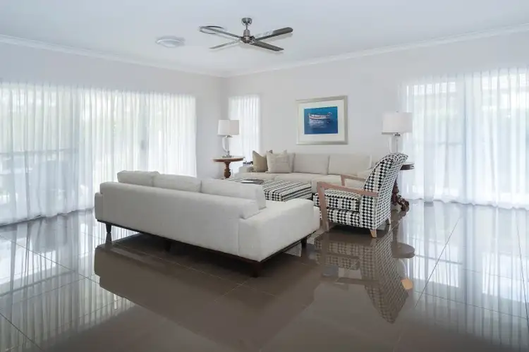6 Waterside Esplanade, Helensvale QLD 4212