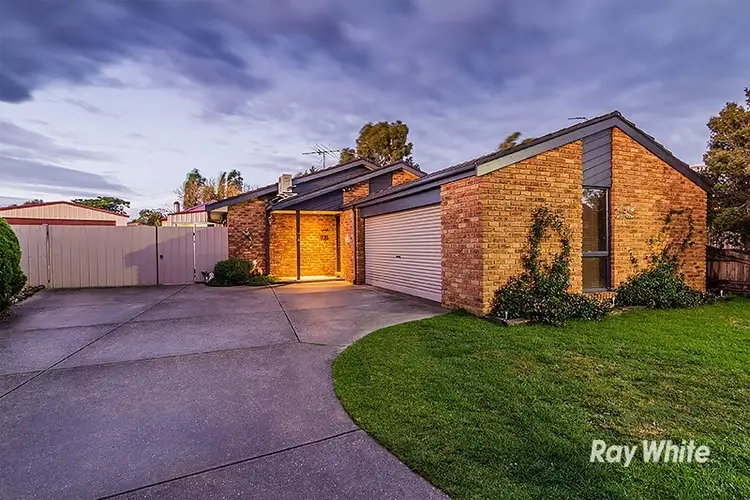 4 Oregon Court, Cranbourne North VIC 3977