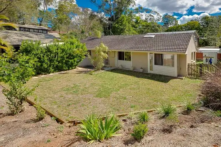 9 Fiona Street, Chapel Hill QLD 4069