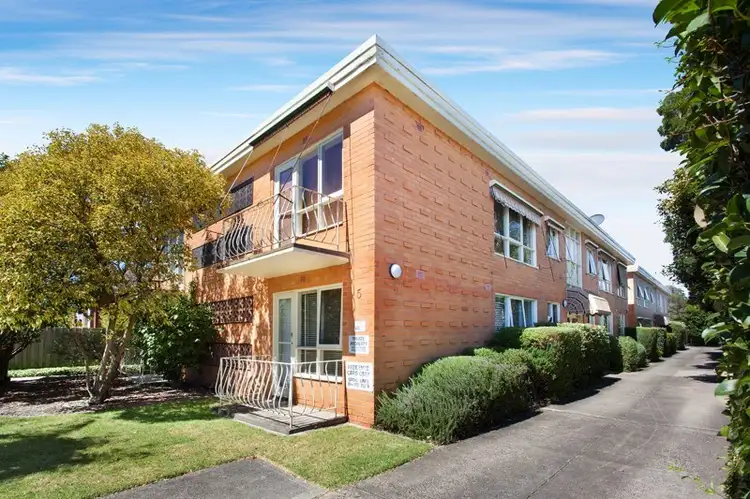 4/5 Gnarwyn Road, Carnegie VIC 3163