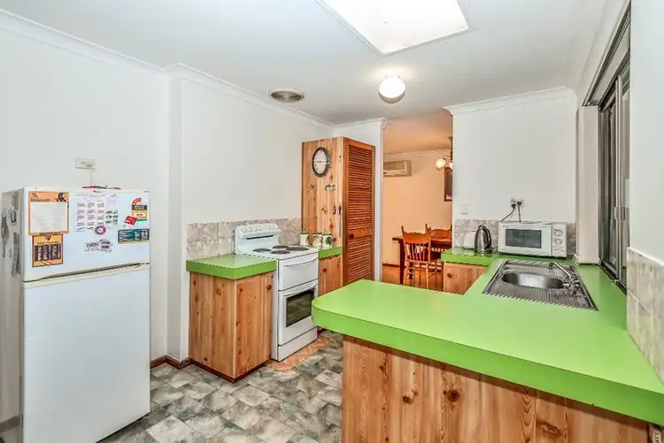 Seventh view of Homely house listing, 5 Baxendale Way, Camillo WA 6111