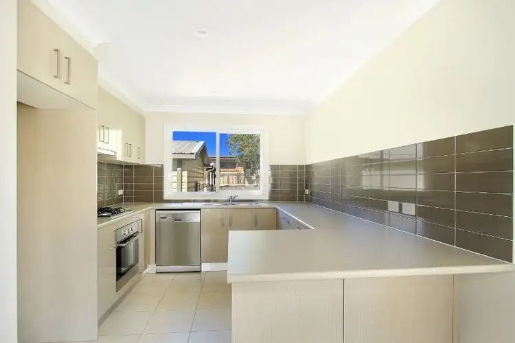 2/5 Albert Street, Unanderra NSW 2526