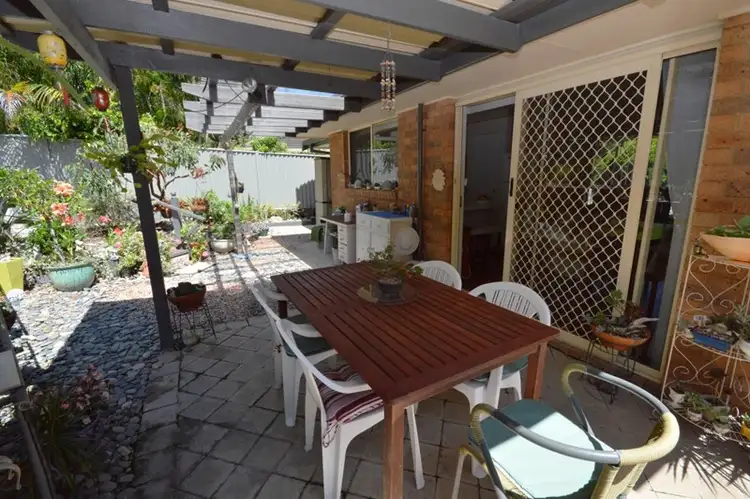 Third view of Homely villa listing, 2/7 Griffith Aveune, Coffs Harbour NSW 2450