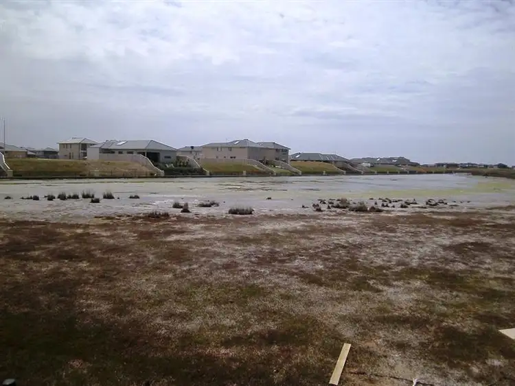 11 Beachview Parade, Sanctuary Lakes VIC 3030