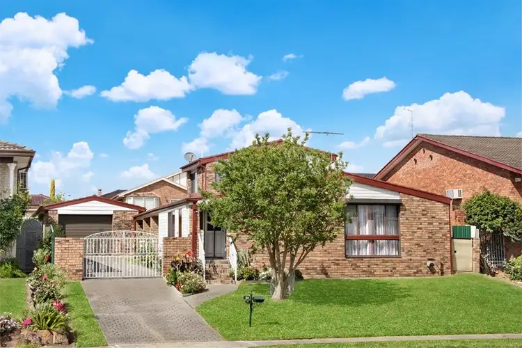 11 Thackeray Close, Wetherill Park NSW 2164