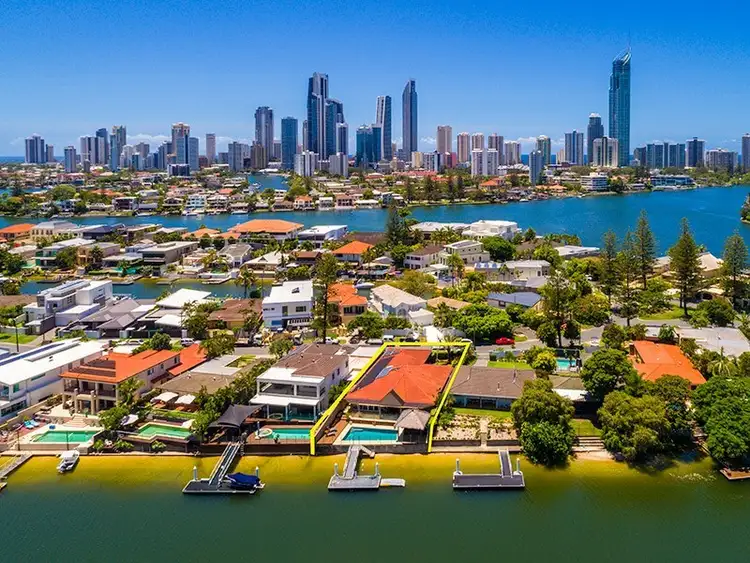 10 The Lido, Isle Of Capri QLD 4217