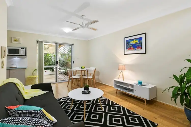 2/11 Edmond Street, Coorparoo QLD 4151