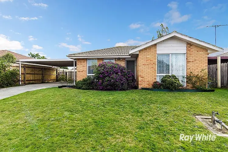 9 Maltravers Crescent, Cranbourne North VIC 3977