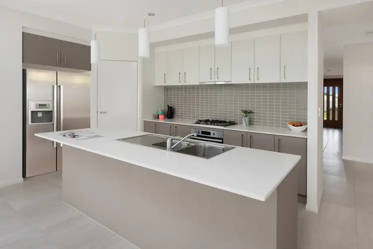 7 Maclamond Drive, Pelican Waters QLD 4551