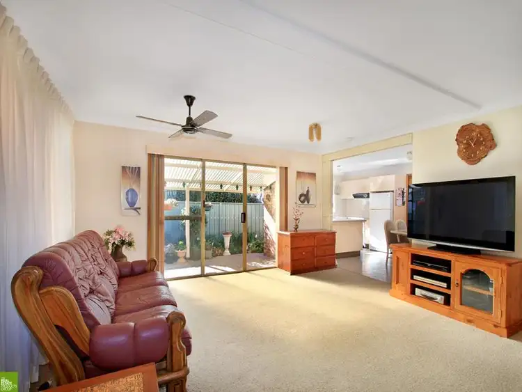 2/6 Tallegalla Street, Unanderra NSW 2526