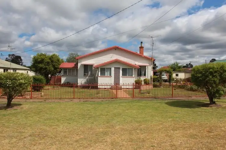27 Gladstone Street, Jennings NSW 4383