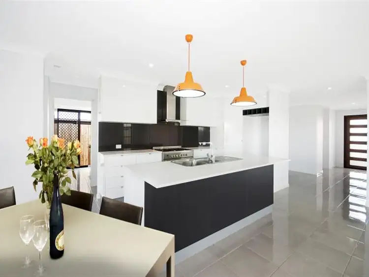 8 Jager Street, Rural View QLD 4740