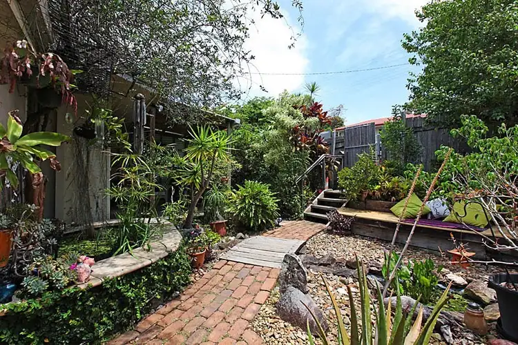 106 Ridgeway Avenue, Southport QLD 4215